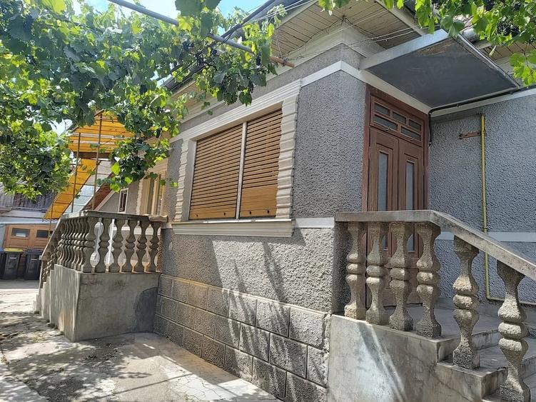 Casă cu 3 camere cu Teren 380 Mp în Central