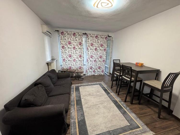Apartament cu 2 camere decomandat, mobilat în P-ța Romană