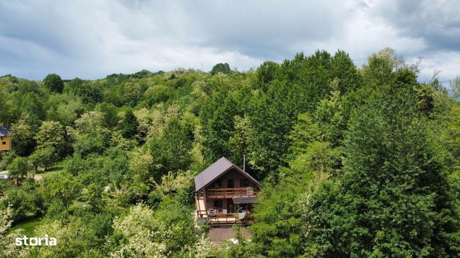 Casă cu 4 camere în Corbi