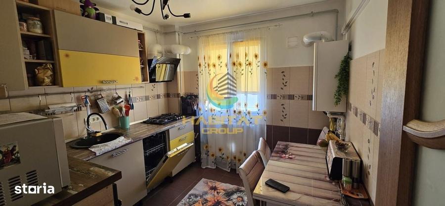 Apartament cu 3 camere semidecomandat, mobilat în Alexandru Obregia