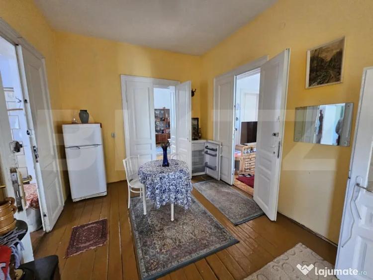 Casă cu 6 camere cu Teren 1000 Mp în Central