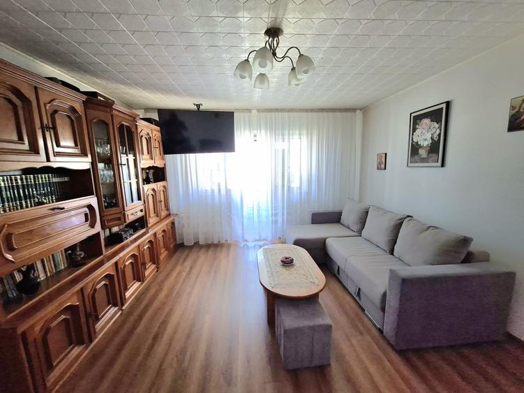 Proprietar, vand apartament 2 camere semidecomandat, Craiovita, 50 mp, etaj 4, centrala proprie, confort 1 - 2