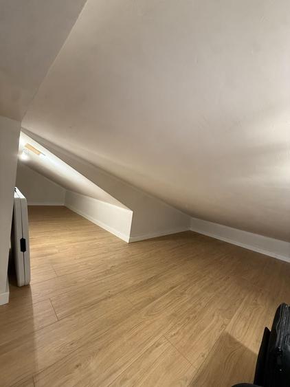 Apartament cu 3 camere semidecomandat în Cristian