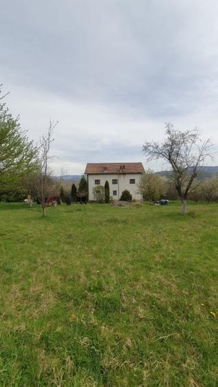 Casă individuală cu 4 camere cu Teren 6400 Mp în Seaca (Călimănești)