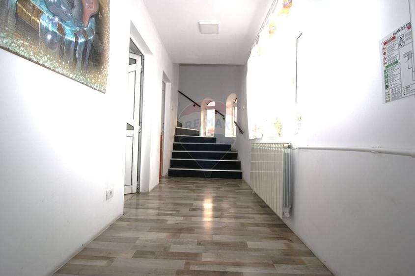 Casă individuală cu 7 camere cu Teren 245 Mp în Drumul Taberei