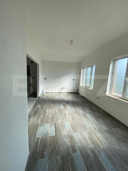 Apartament cu 5 camere decomandat, mobilat în Decebal