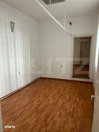 Casă cu 9 camere cu Teren 111 Mp în Brazda lui Novac