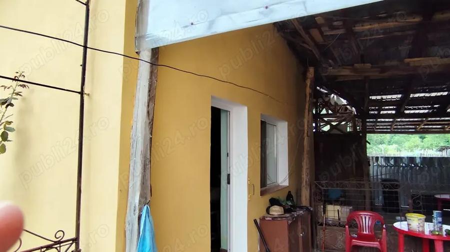 Casă cu 5 camere cu Teren 1000 Mp în Scundu