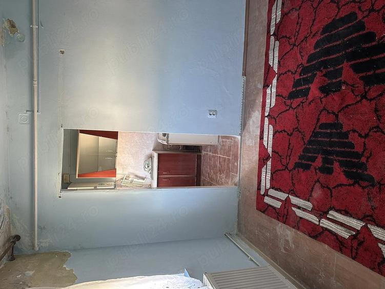 Apartament cu 3 camere semidecomandat în Central