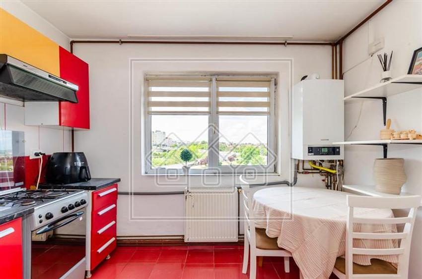 Apartament cu 3 camere decomandat în Broscărie