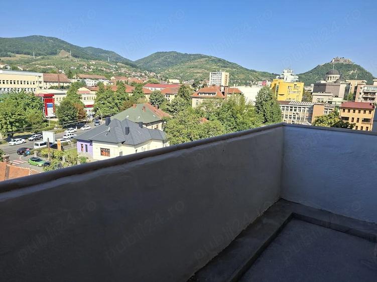 Apartament cu 3 camere decomandat în Decebal