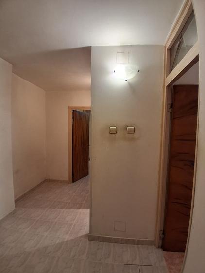 Apartament cu 3 camere decomandat în Olteniței