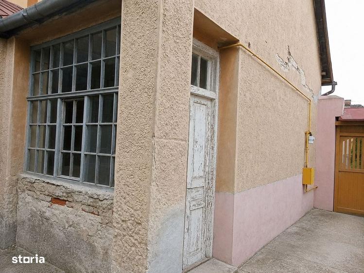 Casă cu 4 camere în Central