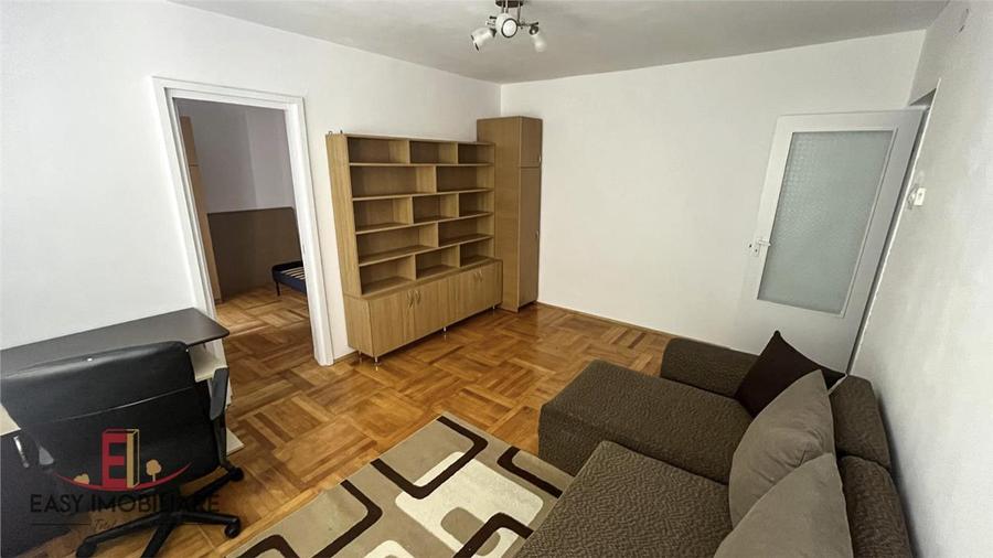 Apartament cu 2 camere semidecomandat în 7 Noiembrie