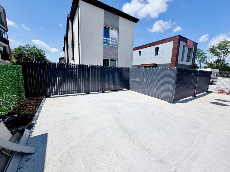 Duplex cu 5 camere cu Canalizare în Sud