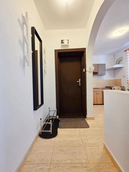 Apartament cu 3 camere semidecomandat, mobilat în Muncii