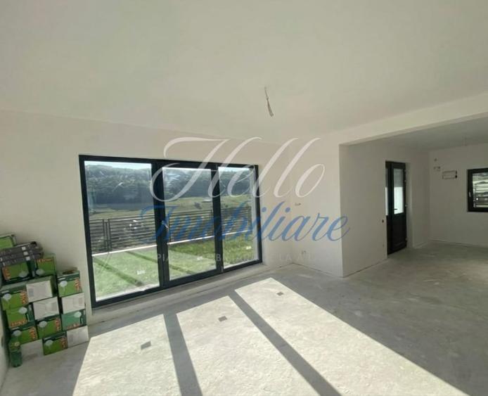 Duplex cu 4 camere cu Canalizare în Exterior Nord
