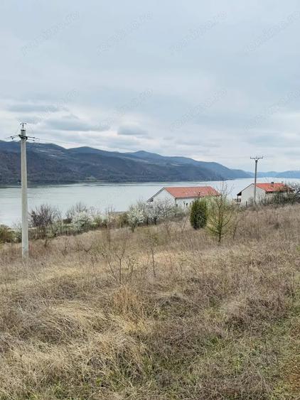 Teren de 6042 mp, în Berzasca