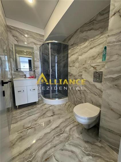 Penthouse cu 3 camere decomandat în Apărătorii Patriei