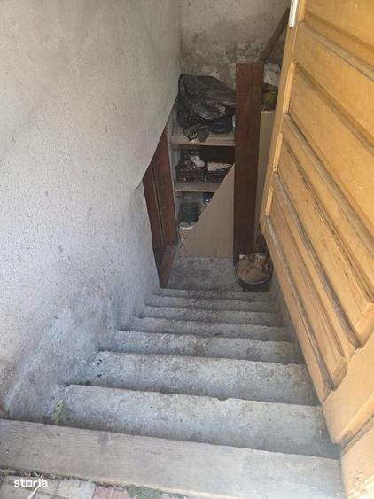 Casă cu 4 camere decomandat în Rovine