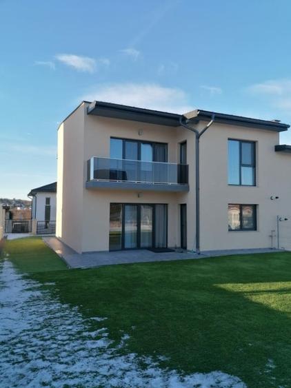 Casă cu 4 camere cu Teren 360 Mp în Borhanci