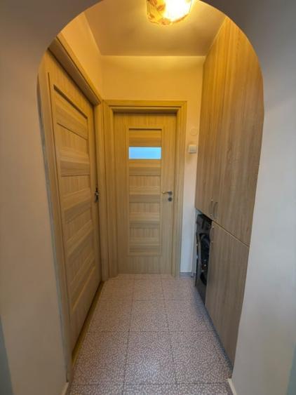 Apartament cu 3 camere semidecomandat, mobilat în Nord