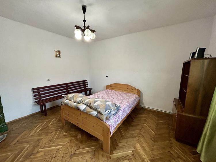 Casă individuală cu 21 camere cu Canalizare în Central