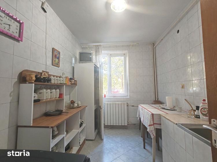 Apartament cu 2 camere semidecomandat în Craiovei