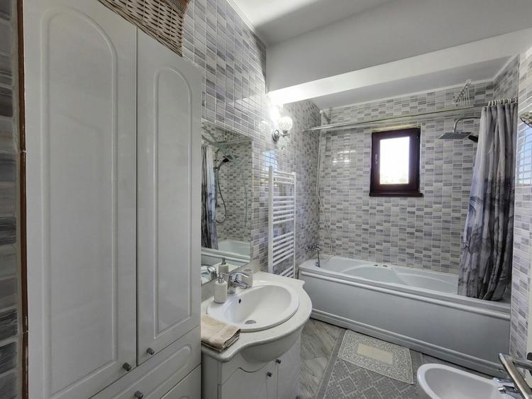 Apartament cu 2 camere decomandat în Nicolina