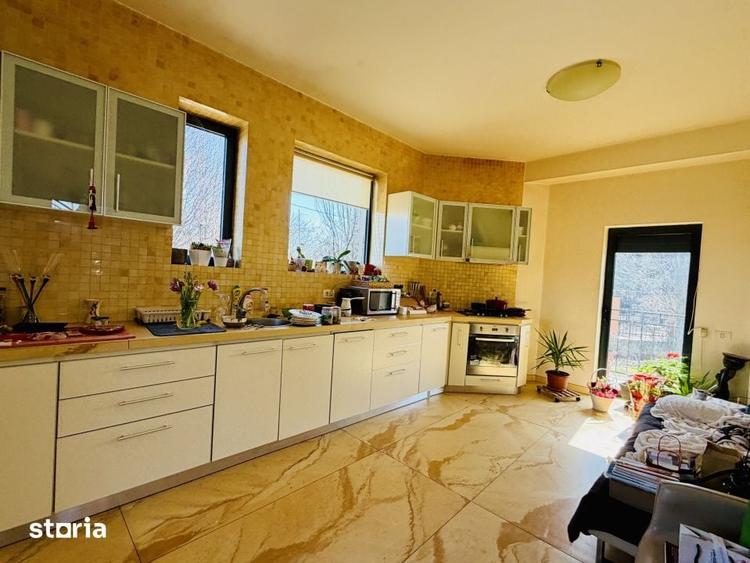 Casă cu 8 camere cu Teren 550 Mp în Chiajna