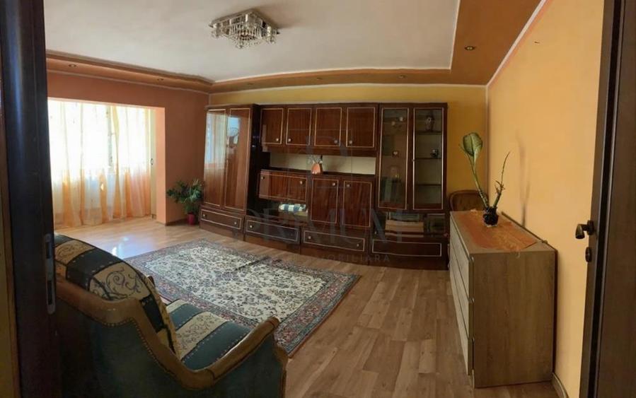 Apartament cu 3 camere decomandat, mobilat în Dâmbovița