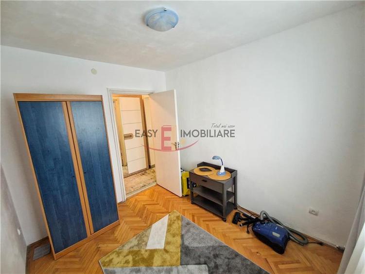 Apartament cu 3 camere decomandat în Dâmbu Pietros