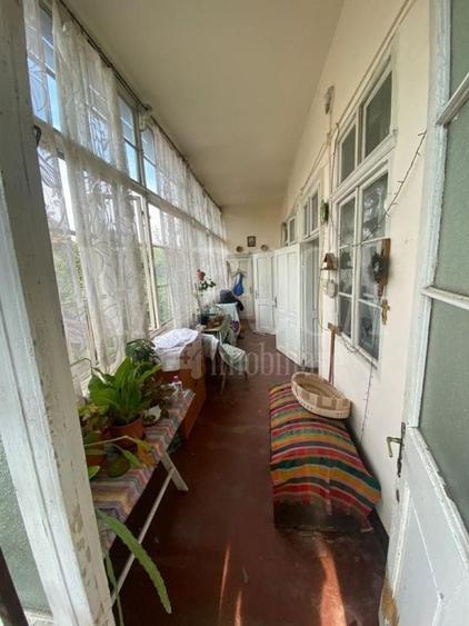 Casă individuală cu 10 camere cu Canalizare în Grigorescu