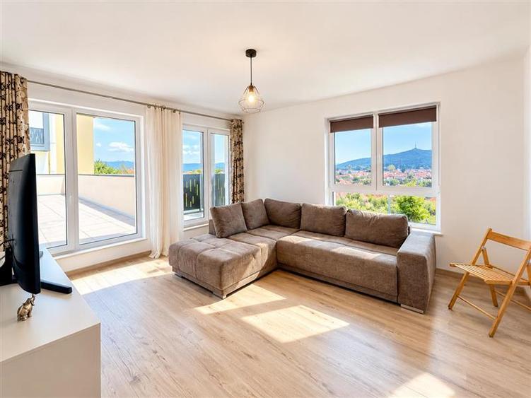 Apartament cu 2 camere decomandat, mobilat în Tractorul