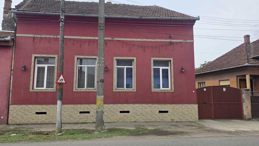 Casă cu 4 camere în Central