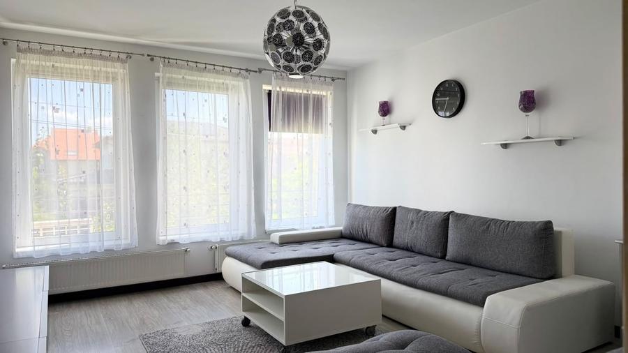 Apartament cu 2 camere decomandat, mobilat în Europa