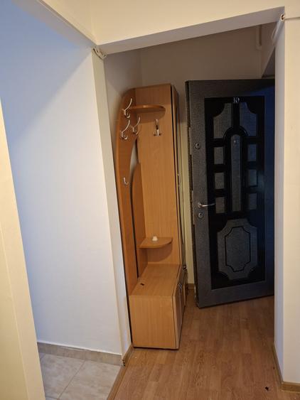 Apartament cu 2 camere semidecomandat în 7 Noiembrie