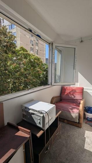 Apartament cu 3 camere semidecomandat în Dristor