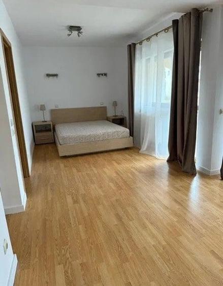 Casă cu 5 camere cu Teren 240 Mp în Domenii