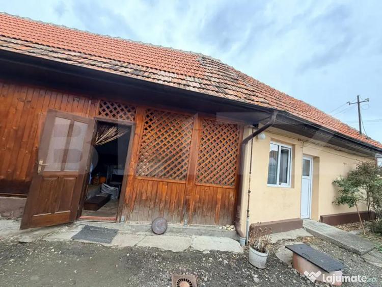 Casă cu 7 camere cu Teren 2285 Mp în Tohanu Vechi