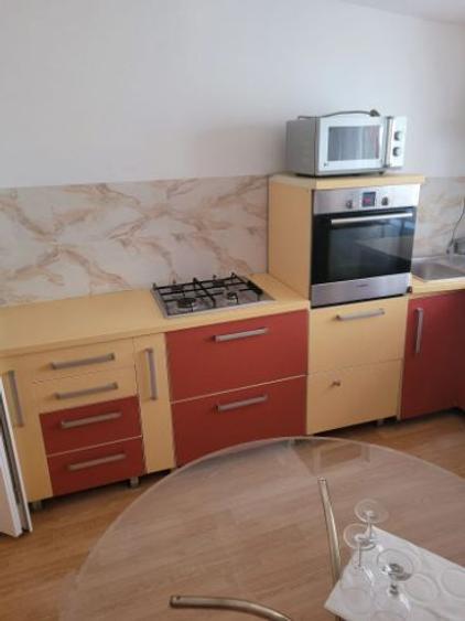 Apartament cu 3 camere în Mihai Bravu
