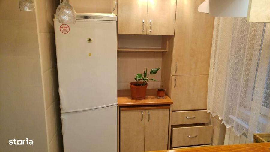 Apartament cu 3 camere semidecomandat în Central