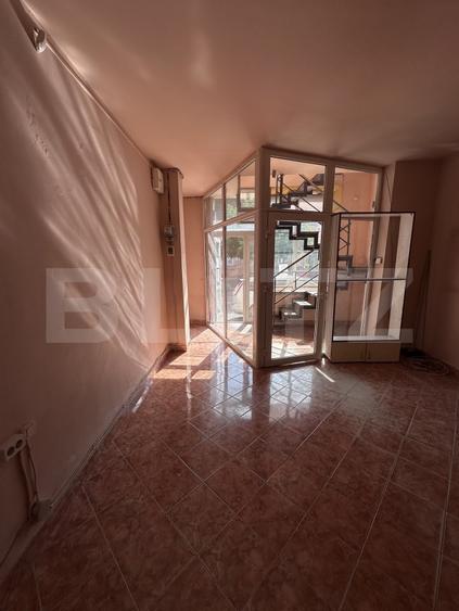 Birou, de 19.799999237061 mp, în Central