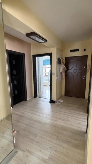 Apartament cu 3 camere decomandat, mobilat în Central