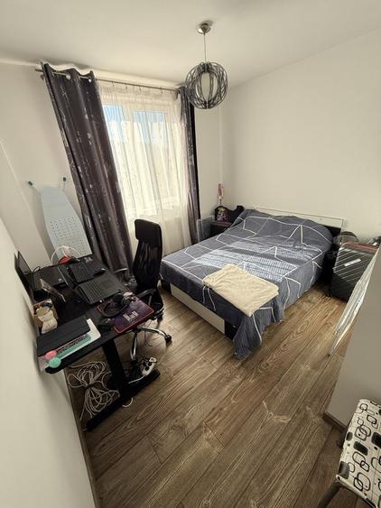 Apartament cu 3 camere decomandat în Florești