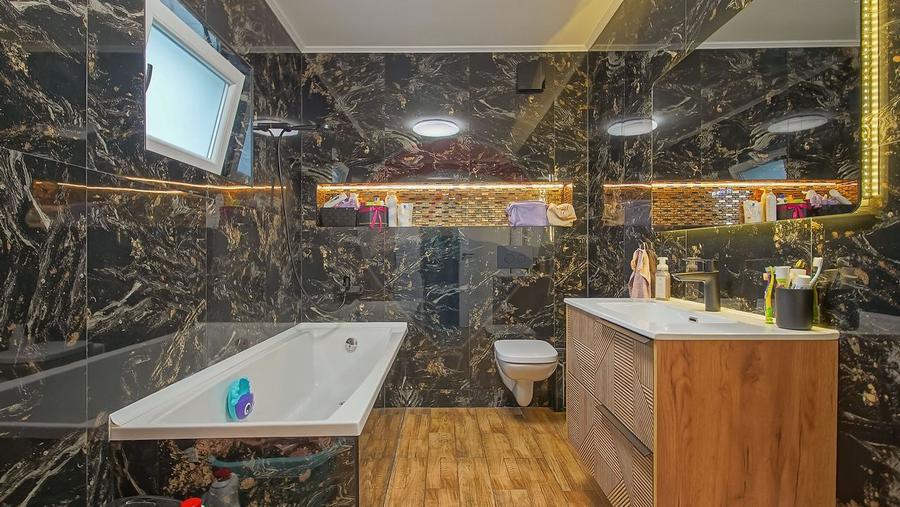 Casă individuală cu 4 camere cu Teren 658 Mp în Stupini
