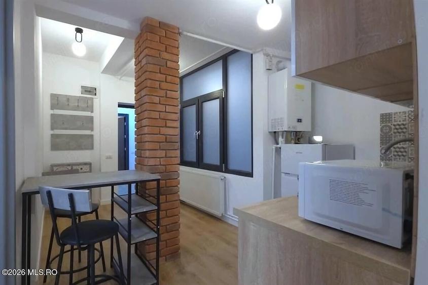 Apartament cu 5 camere semidecomandat în Central