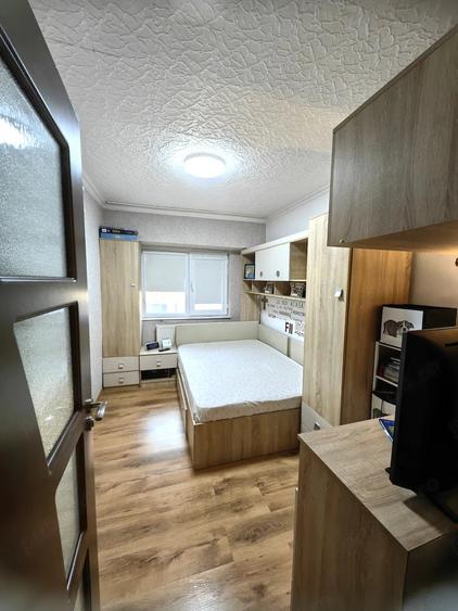 Apartament cu 4 camere decomandat, mobilat în Central