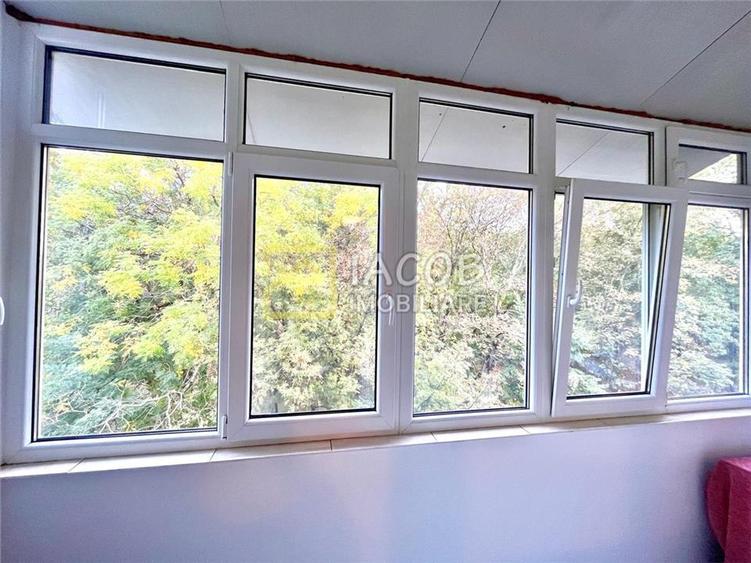 Apartament cu 2 camere decomandat, mobilat în Central