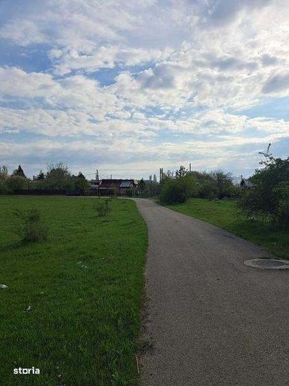 Teren de 5000 mp, în Florești